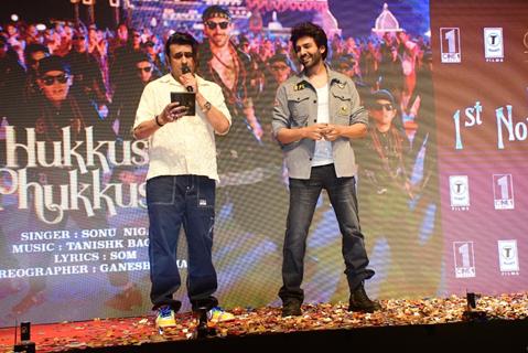 Sonu Nigam and Kartik Aaryan snapped at the song launch of ‘Hukkush Phukkush’ from Bhool Bhulaiyaa 3