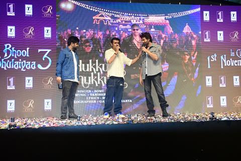 Sonu Nigam and Kartik Aaryan snapped at the song launch of ‘Hukkush Phukkush’ from Bhool Bhulaiyaa 3