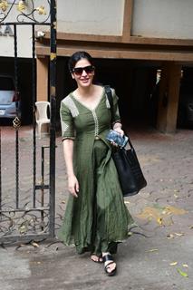 Shruti Haasan snapped in the city 