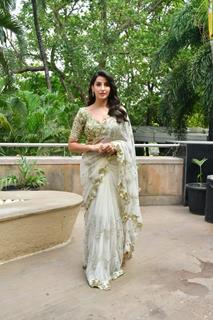 Nora Fatehi snapped promoting their upcoming film 'Matka'