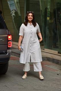 Parineeti Chopra snapped in the city