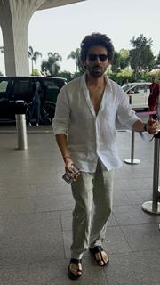 Kartik Aaryan snapped at the airport