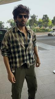 Kartik Aaryan snapped at the airport