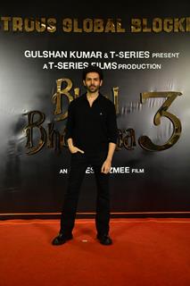 Kartik Aaryan grace the success party of Bhool Bhulaiyaa 3