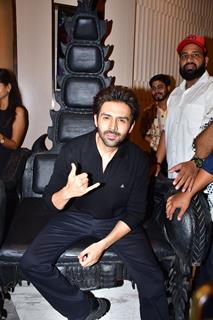 Kartik Aaryan grace the success party of Bhool Bhulaiyaa 3