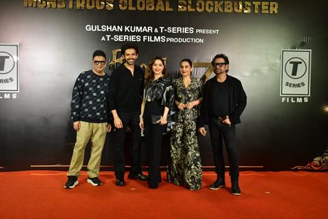 Vidya Balan, Madhuri Dixit, Bhushan Kumar, Anees Bazmee and Kartik Aaryan grace the success party of Bhool Bhulaiyaa 3