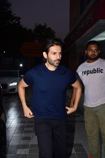 Kartik Aaryan snapped in the city