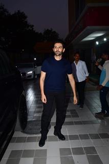 Kartik Aaryan snapped in the city