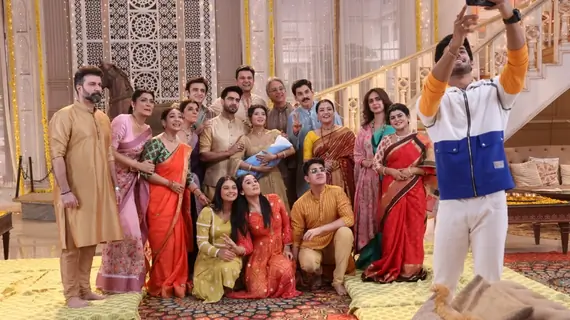 Romiit Raaj, Shruti Ulfat, Anita Raaj, Rohit Purohit, Samridhii Shukla, Garvita Sadhwani and Rishabh Jaiswal BTS Photos of Abhira and Armaan’s selfless proposal to co-parent