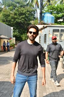 Kartik Aaryan snapped in the city