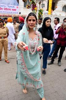 Nimrat Kaur visits Gurdwara