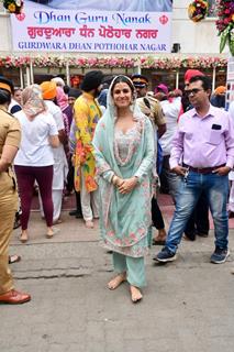 Nimrat Kaur visits Gurdwara