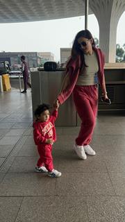 Gauahar Khan snapped at the Mumbai airport 