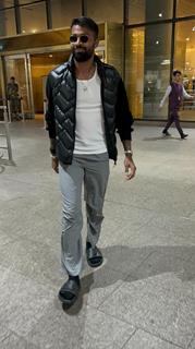 Hardik Pandya snapped at the airport