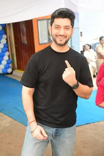 Kunal Jaisingh cast their votes in Mumbai