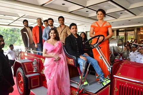 Farhan Akhtar, Divyendu Sharma, Saiyami Kher, Sai Tamhankar and Pratik Gandhi snapped at the trailer launch of 'Agni'