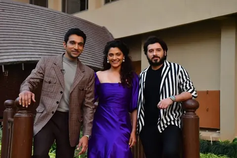 Divyendu Sharma, Saiyami Kher and Pratik Gandhi snapped promoting their upcoming series 'Agni'