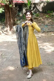 Raashii Khanna kicks off her pre-birthday celebrations with a plantation drive along with 100 kids at the Bhamla Foundation