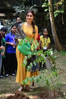 Raashii Khanna kicks off her pre-birthday celebrations with a plantation drive along with 100 kids at the Bhamla Foundation