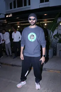 Kartik Aaryan snapped in the city