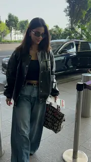 Suhana Khan snapped at the airport