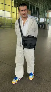 Sonu Nigam snapped at the airport