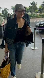 Gauri Khan snapped at the airport