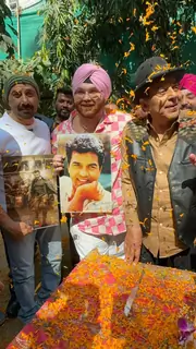 Dharmendra and Sunny Deol celebrate Dharmendra’s 89th birthday with fans & media