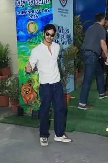 Shah Rukh Khan, Suhana Khan and others snapped attending the Dhirubhai Ambani School annual day function