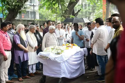 Anang Desai, Ashok Pandit and Atul Tiwari attend the funeral of Shyam Benegal