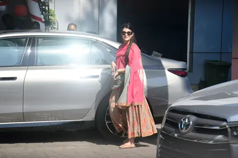 Jacqueline Fernandez snapped at airport