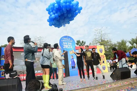 Sonu Sood and Jacqueline Fernandez attend Malad Masti by MLA Aslam Shaikh