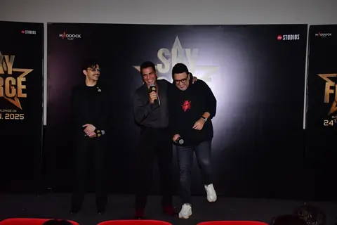 Akshay Kumar, Dinesh Vijan and Veer Pahariya grace the trailer launch of 'Sky Force'