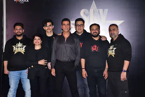 Akshay Kumar, Dinesh Vijan and Veer Pahariya grace the trailer launch of 'Sky Force'