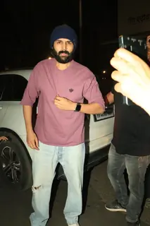 Kartik Aaryan snapped in the city