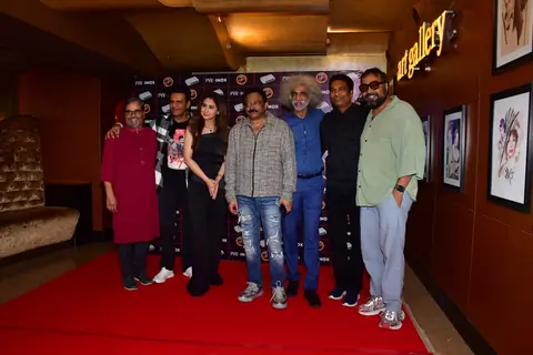 Makarand Deshpande, Urmila Matondkar, Ram Gopal Varma, Manoj Bajpayee, Vishal Bhardwaj, Anurag Kashyap and Aditya Srivastava attend Satya’s re-release event