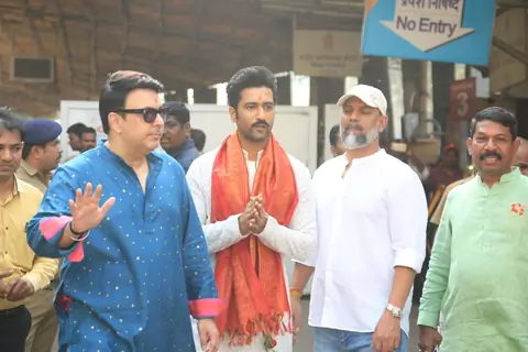 Vicky Kaushal, Dinesh Vijan and Laxman Utekar snapped at Siddhivinayak Temple