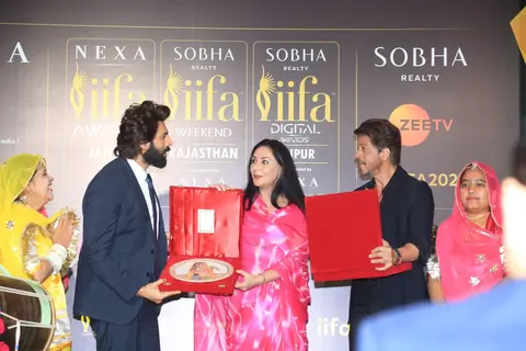 Shah Rukh Khan and Kartik Aaryan snapped at the 25th IIFA Awards press conference