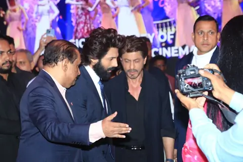Shah Rukh Khan and Kartik Aaryan snapped at the 25th IIFA Awards press conference