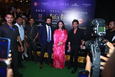 Shah Rukh Khan and Kartik Aaryan snapped at the 25th IIFA Awards press conference