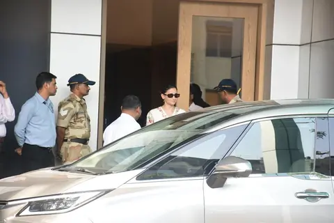 Alia Bhatt snapped at Kalina Airport