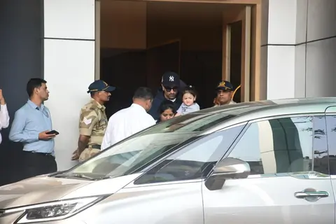 Ranbir Kapoor snapped at Kalina Airport