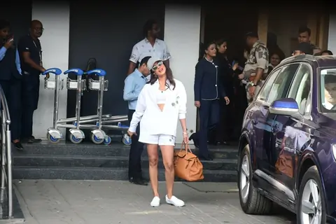 Priyanka Chopra snapped at Kalina Airport 