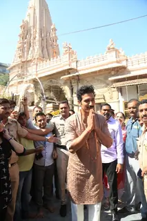 Vicky Kaushal snapped at Babulnath Mahadev Temple