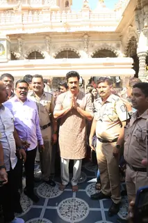 Vicky Kaushal snapped at Babulnath Mahadev Temple