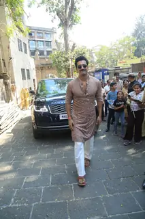 Vicky Kaushal snapped at Babulnath Mahadev Temple