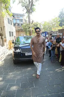 Vicky Kaushal snapped at Babulnath Mahadev Temple