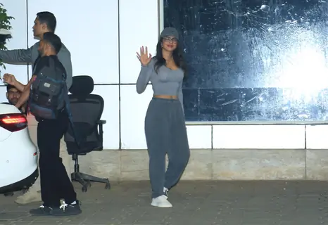 Priyanka Chopra snapped at Kalina airport