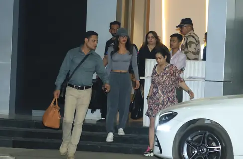 Priyanka Chopra snapped at Kalina airport