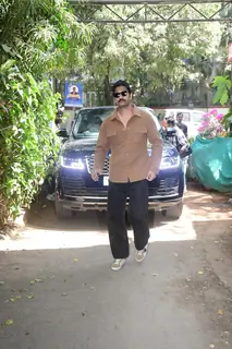 Vicky Kaushal  snapped in the city